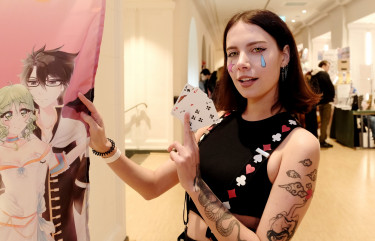 Besucherin in der Hauptalle 