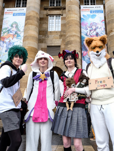 Cosplayer vor dem Kongress Palais