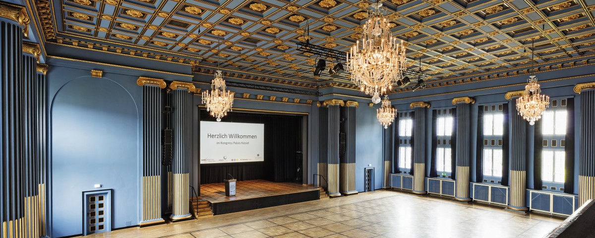 Der Blaue Saal im historischen Haus eignet sich für verschiedene Veranstaltungen.