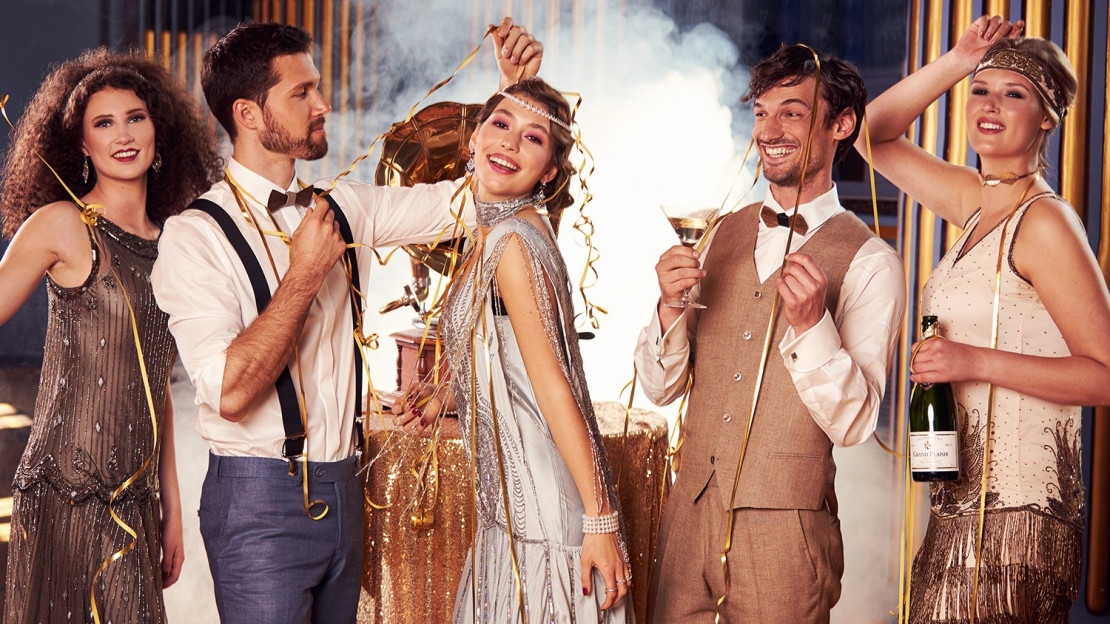 Gruppenfoto eines Fotoshootings im 20iger Jahre Stil