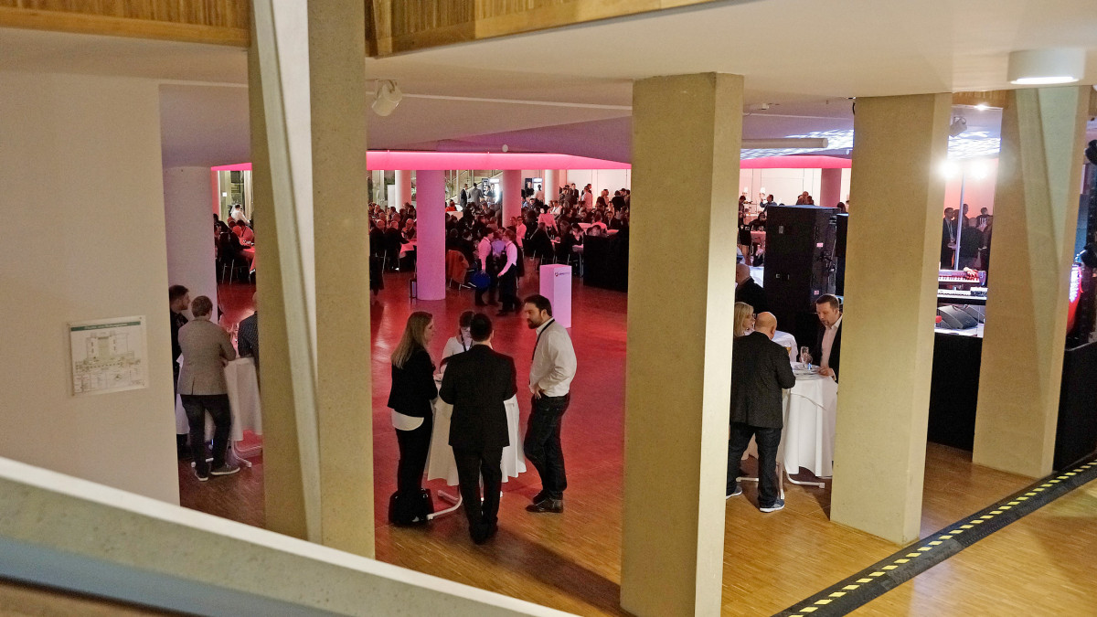 Kolonadenfoyer-bespielt-3.jpg