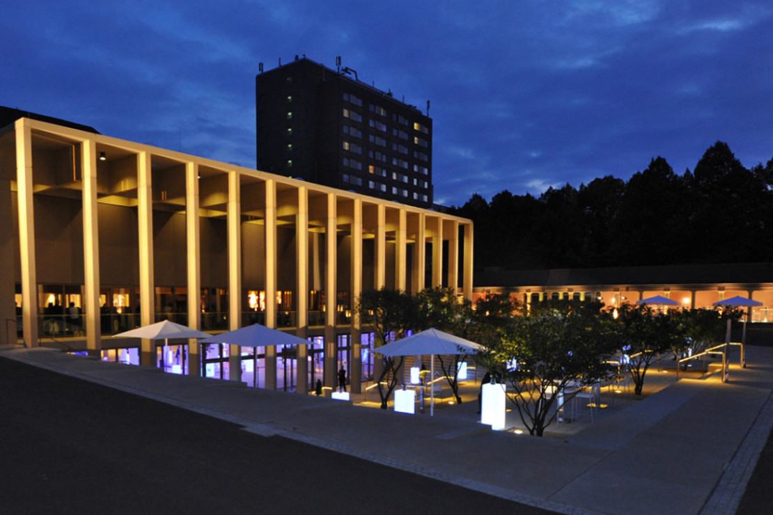 Konzertgarten des Kassel Kongress Palais nach Sonnenuntergang
