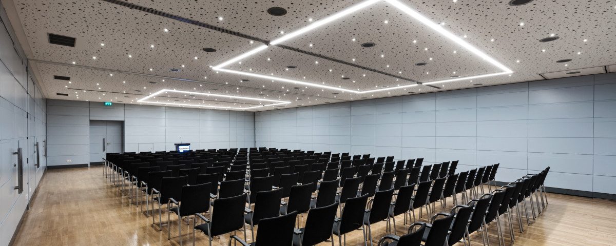 Unser Bankettsaal mit Bestuhlung. 