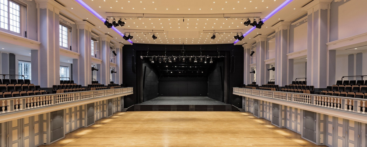 Unser Festsaal bietet auch unbestuhlt viel Platz für Ihre Veranstaltung.